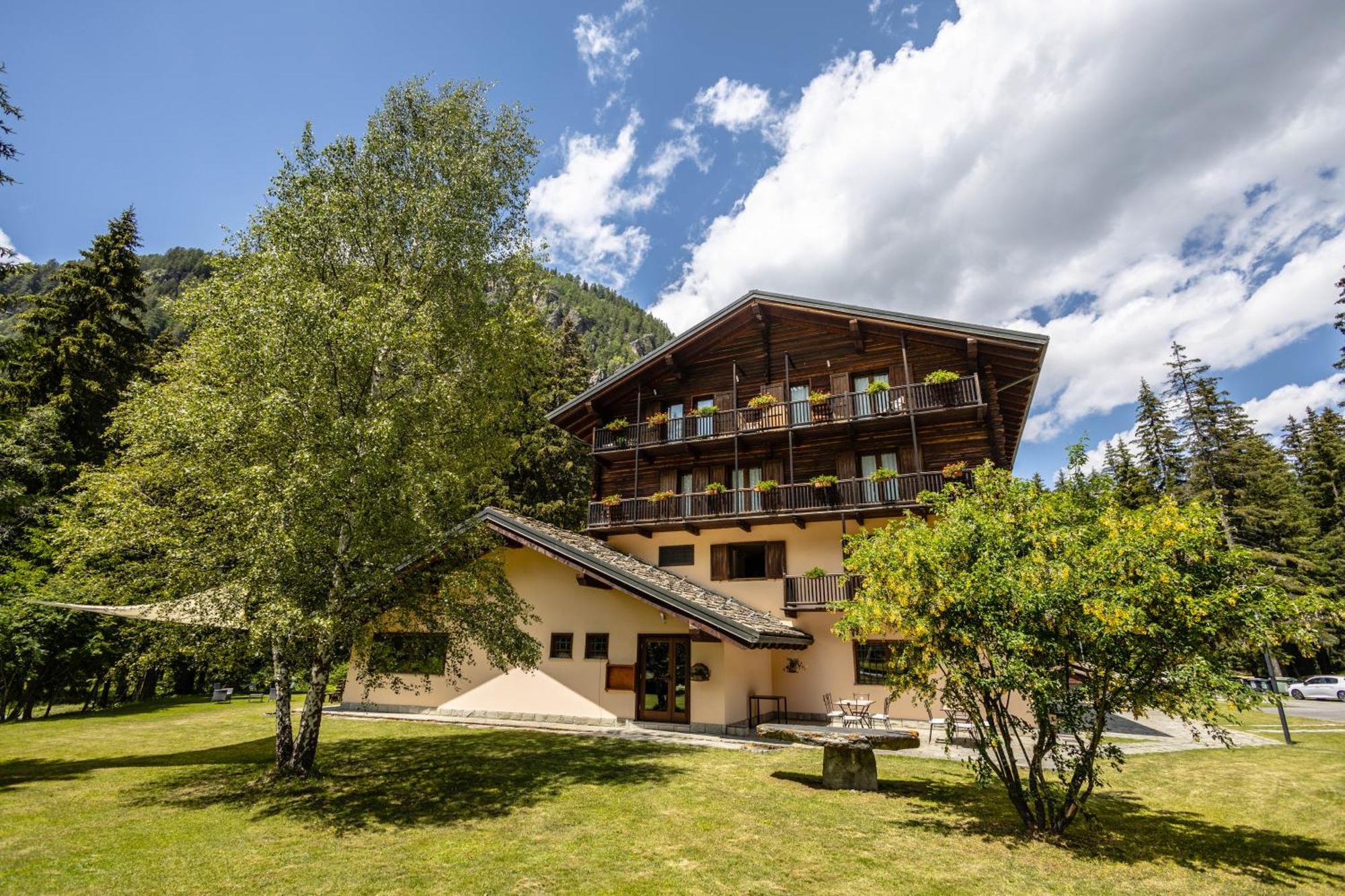 Alpine Forest Hotel Champoluc Extérieur photo