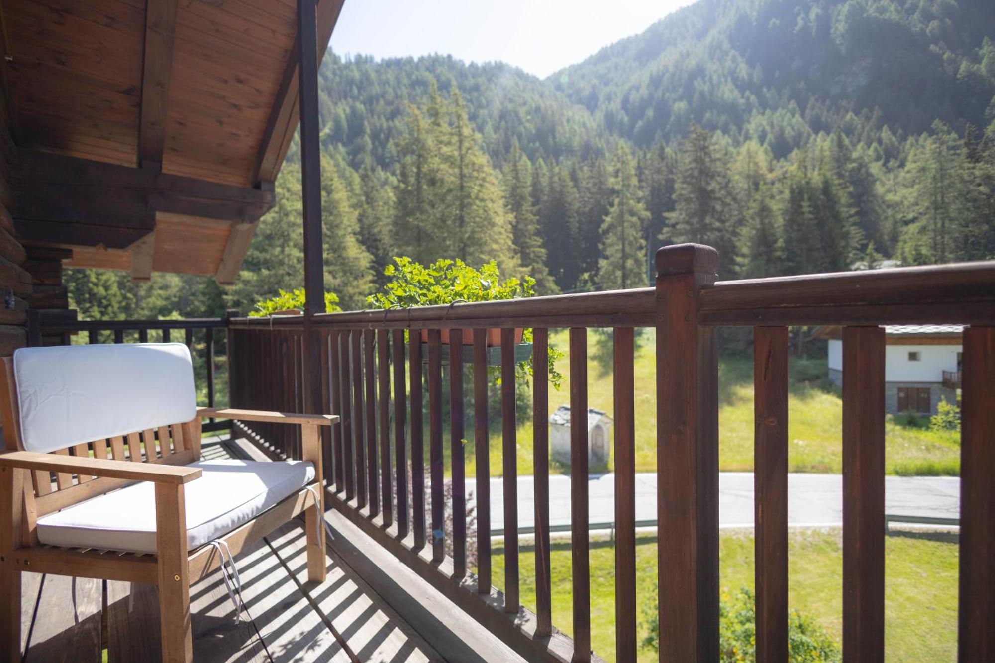 Alpine Forest Hotel Champoluc Extérieur photo